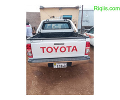 gaadhi iiba Toyota hillux car for sale - Image 2