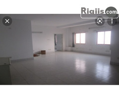 Beautiful showroom space that is 9mx20m for rent - Image 1