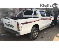gaadhi iiba Toyota hilux  Borama car for sale - Image 2